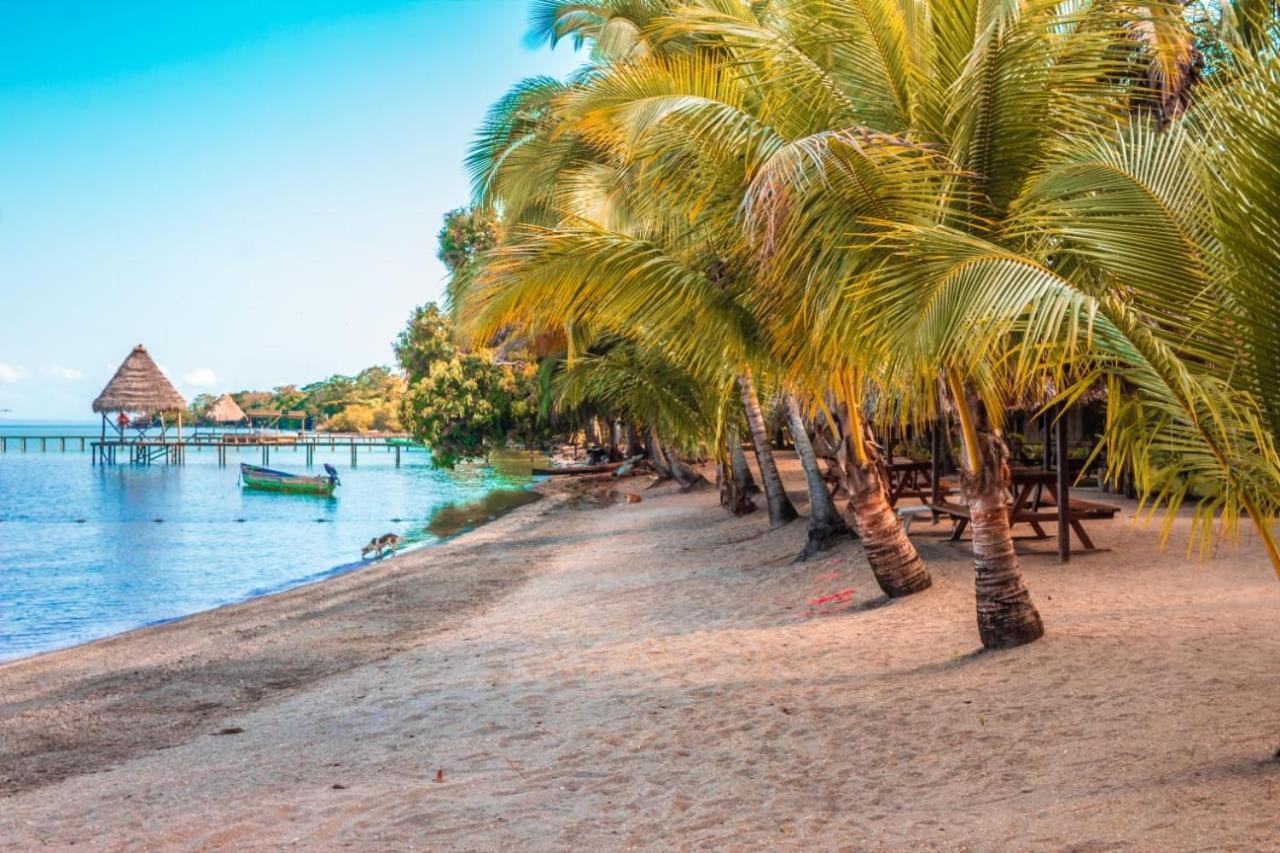 Denny'S Beach Resort Hotel Mariscos Exterior photo